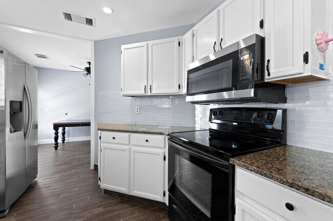 Building Photo - 12811 Huntsman Lake Dr