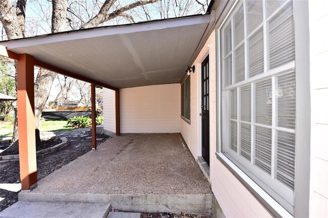 Building Photo - 410 Kenniston Dr