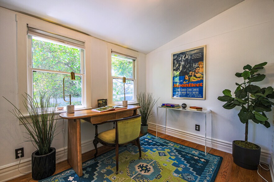 Building Photo - 136 N Ave 57