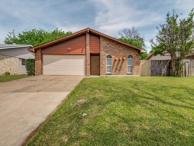 Primary Photo - 502 Wildflower Dr