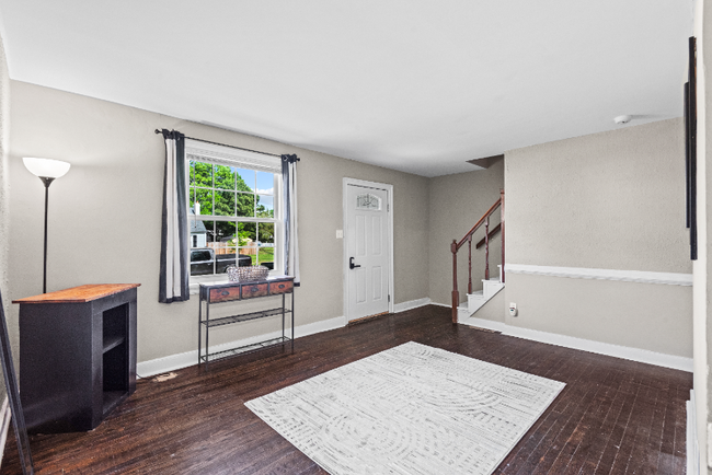 Building Photo - 206 E 37th St