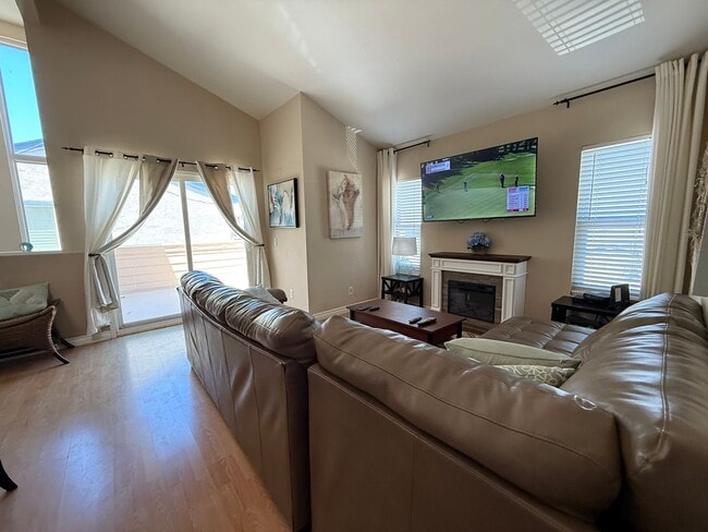 Building Photo - Beachside Condo – Steps to the Sand