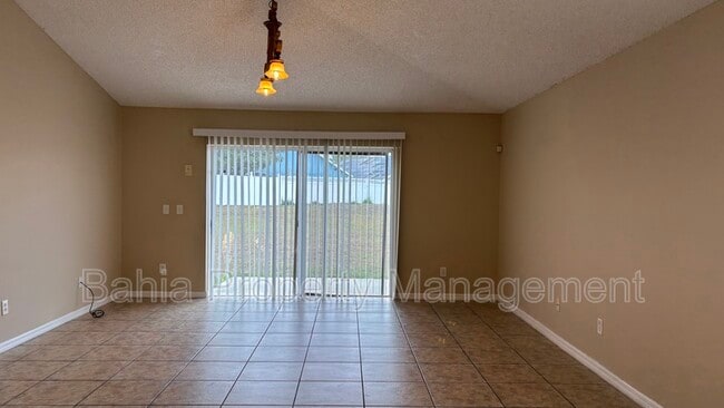 Building Photo - 252 Bramley Ct