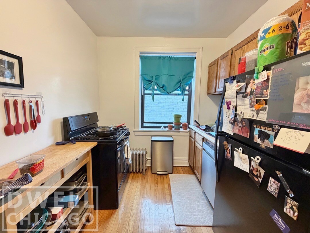 Building Photo - 1913 W Larchmont Ave