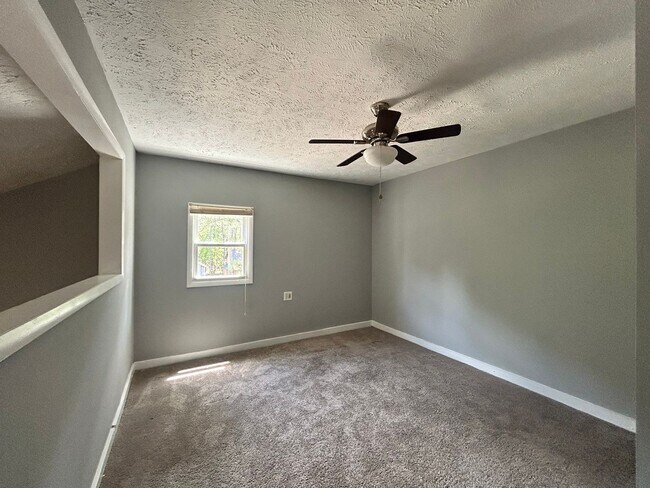 Building Photo - 6466 Kelmscot Ct