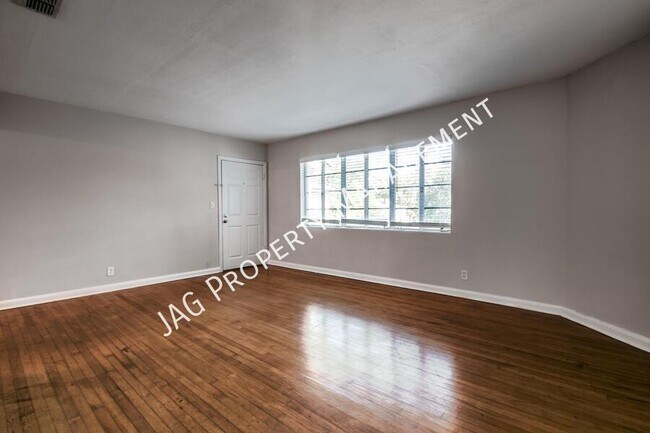 Building Photo - 2761 St Johns Ave