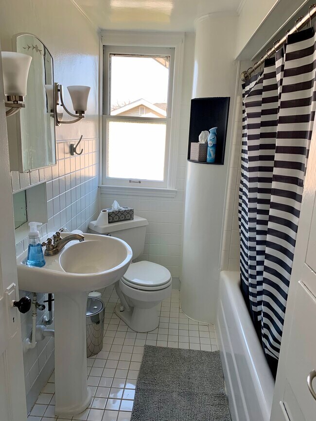 Building Photo - 1222 Beaconsfield Ave