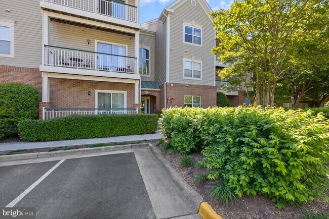 Building Photo - 6551 Grange Ln