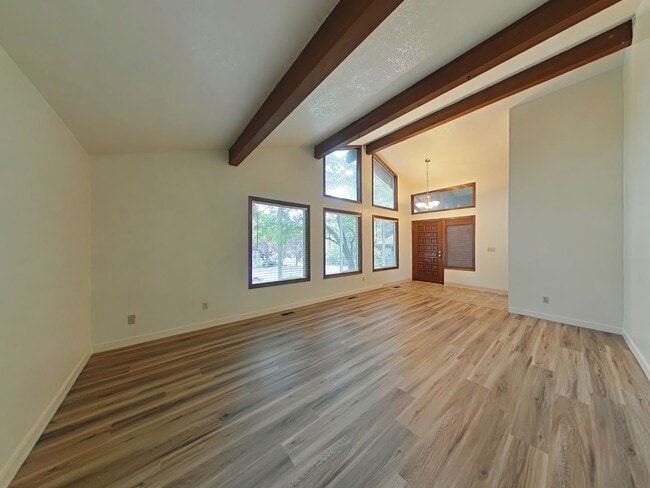 Building Photo - Recently Updated 3 Bedroom House ~ North C...
