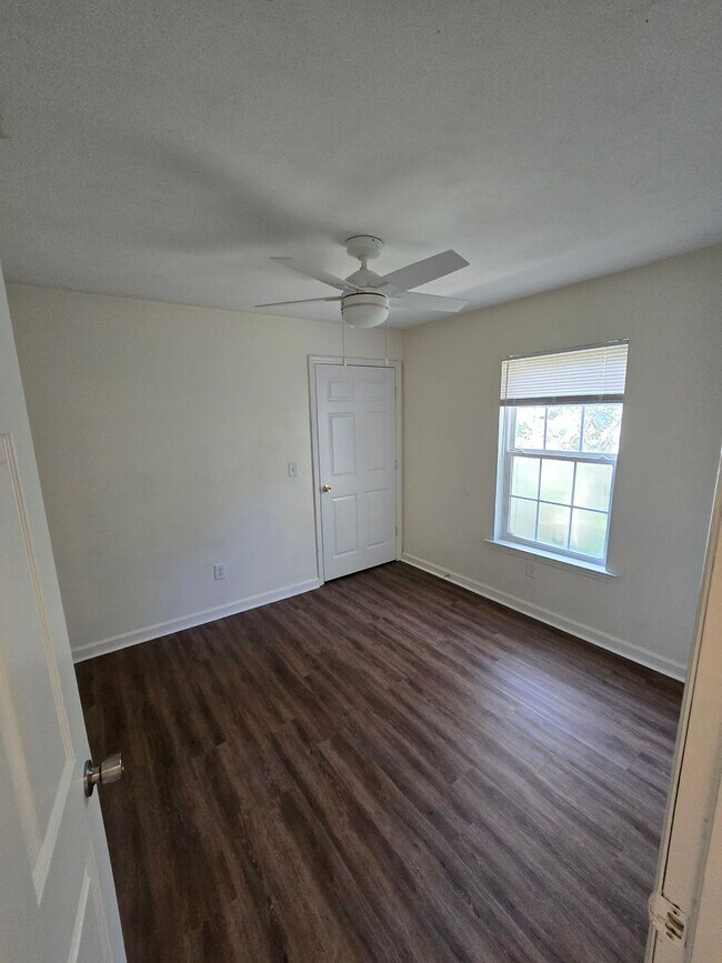 Building Photo - P735