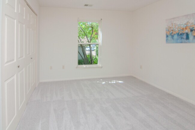 Building Photo - 1704 Weatherstone Dr