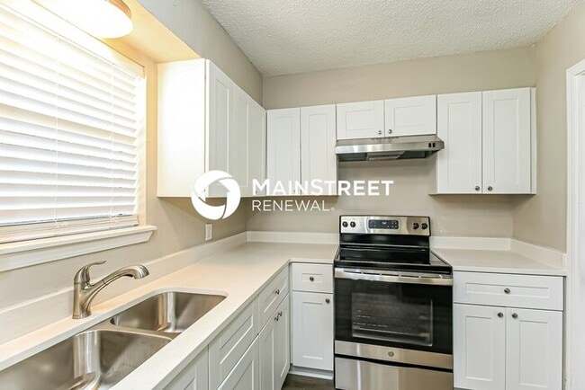 Building Photo - 3 Bedroom Pet-Friendly Home in Midwest City, OK with Main Street Renewal