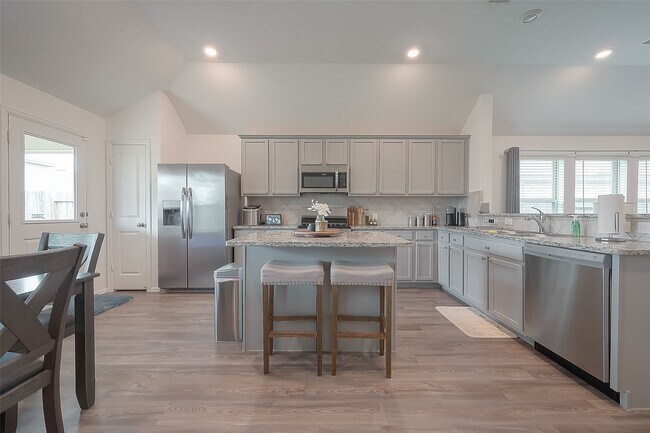 Building Photo - 506 Pecan Landing Ln