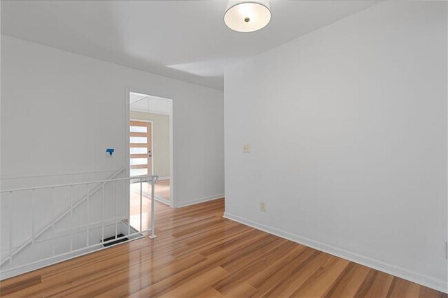 Building Photo - 2958 Harcourt Dr