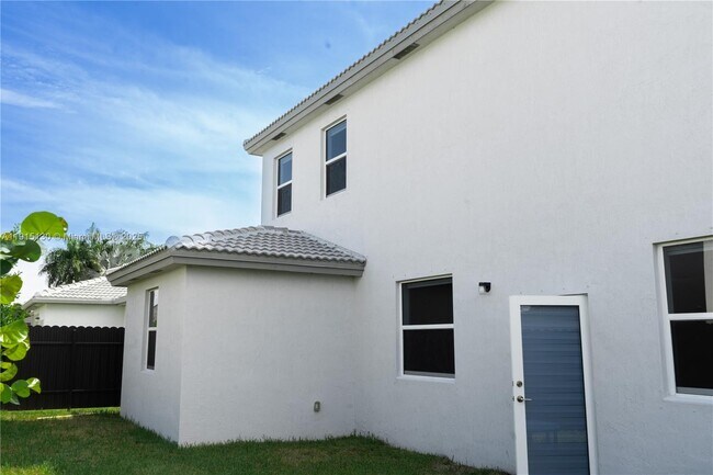 Building Photo - 16144 SW 148th Pl