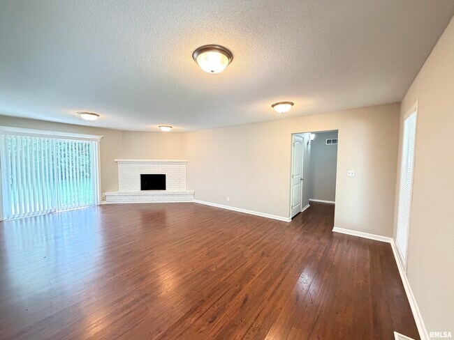 Building Photo - 122 W Morningside Dr
