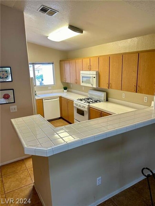 Building Photo - Furnished-Optional Single-Story Townhome in 89145