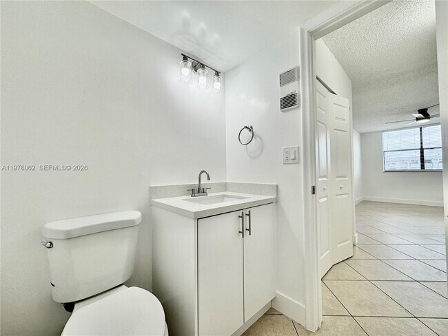 Building Photo - 2401 Riverside Dr