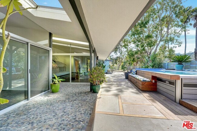 Primary Photo - 2755 Carmar Dr