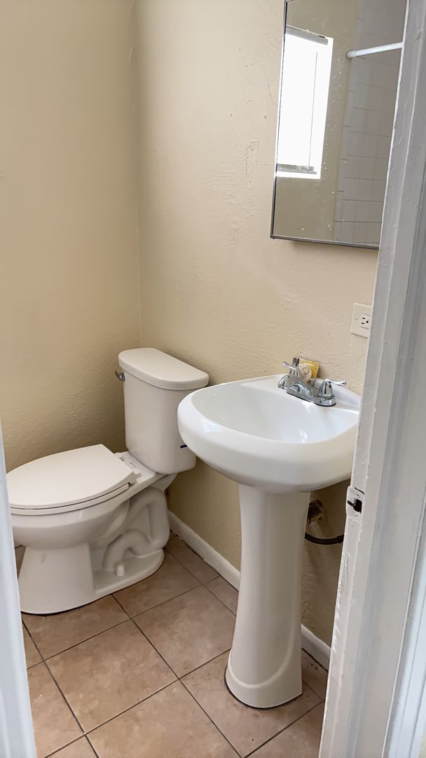 Building Photo - COMING SOON - 3 BEDROOM 1 BATH HOME LARGE FAMILY ROOM