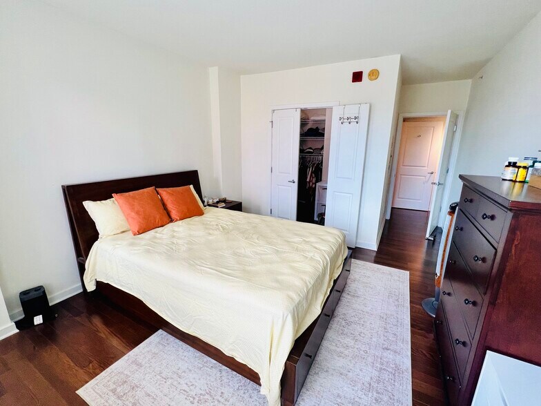 Building Photo - 475 K St NW