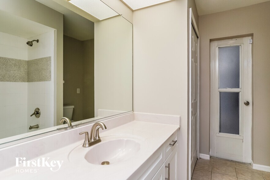 Building Photo - 1108 SW 22nd Terrace