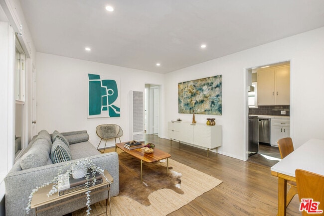 Building Photo - 2115 Ocean Park Blvd