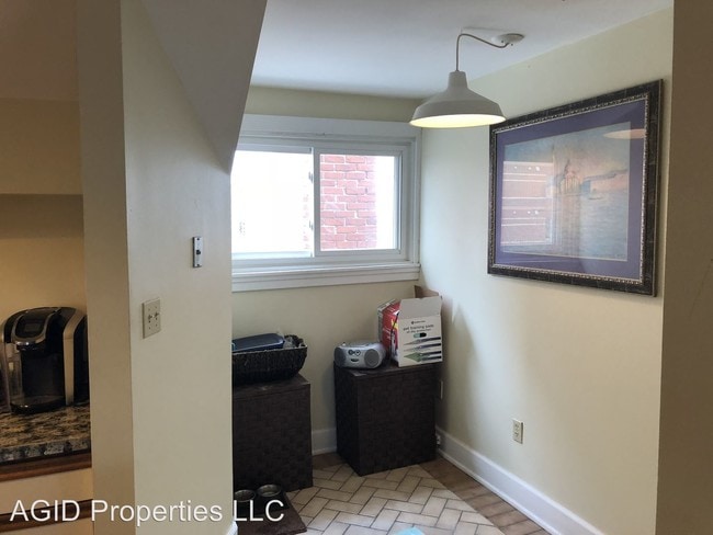 Building Photo - 2128 Alpine Pl