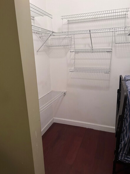 Building Photo - 2030 Douglas Rd