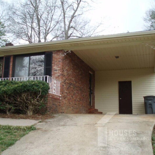 Building Photo - 27 Flower Dr