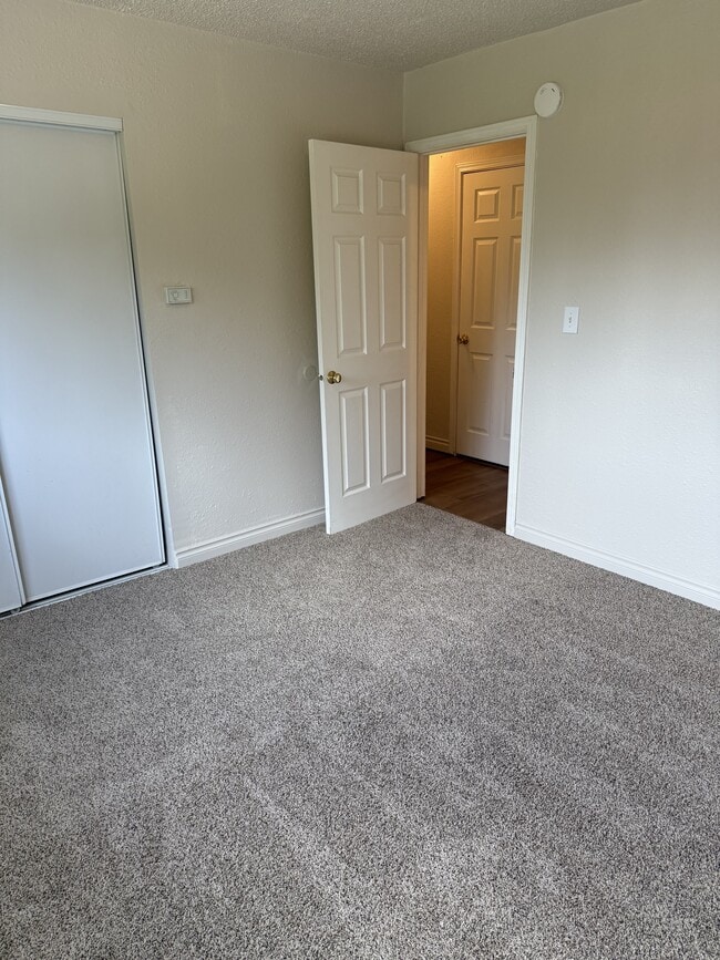 Building Photo - 100 B St