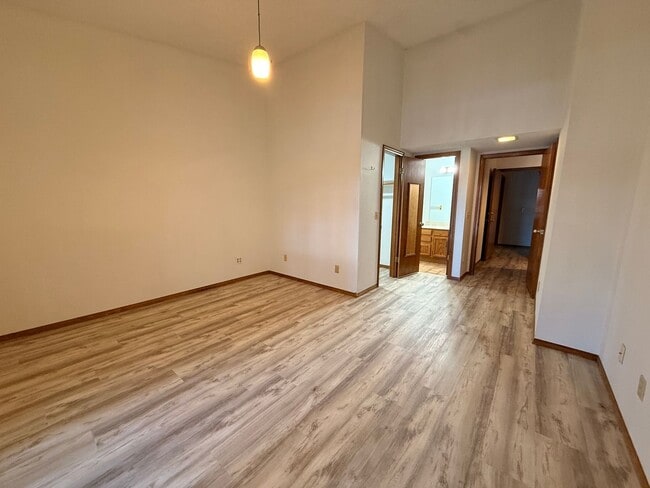 Building Photo - Beautiful Country Club