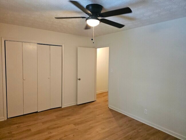 Building Photo - 490 S Jeff Davis Dr