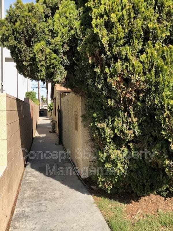 Building Photo - 4087 Farquhar Ave