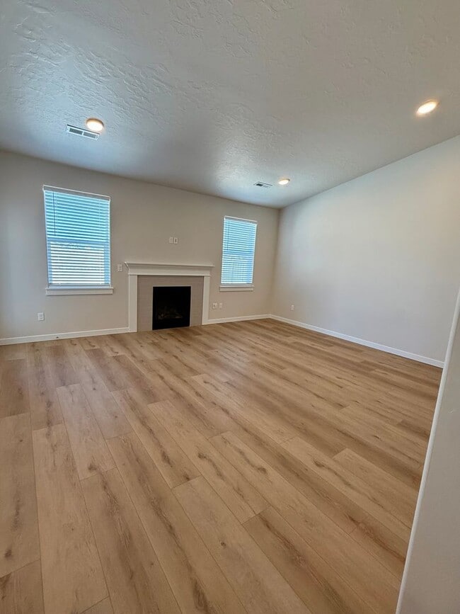 Building Photo - Welcome home! 4 bed 2 bath in Caldwell Idaho