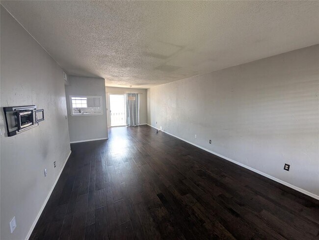 Building Photo - 11327 N May Ave