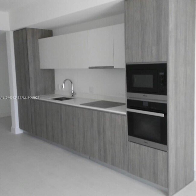 Building Photo - 2900 NE 7th Ave