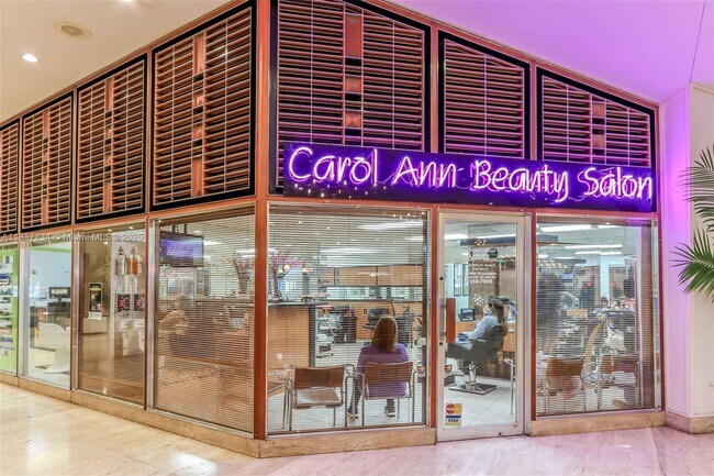 Building Photo - 825 Brickell Bay Dr