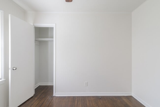 Building Photo - 1024 Houston St