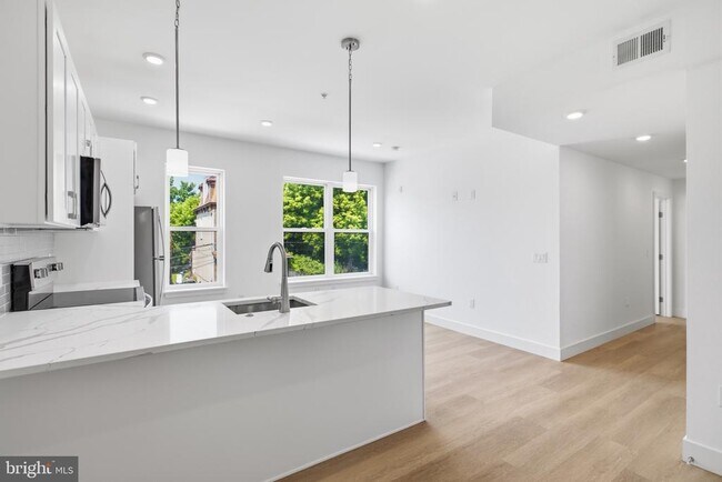 Building Photo - 3637 N 16th St