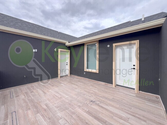 Building Photo - Stunning 3- bed/ 2.5 upgraded luxury townhome in Pharr at a Reduced Price