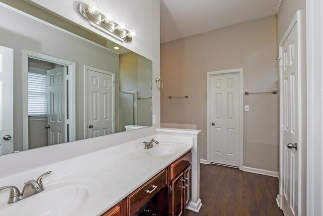 Building Photo - 11621 Long Forest Dr