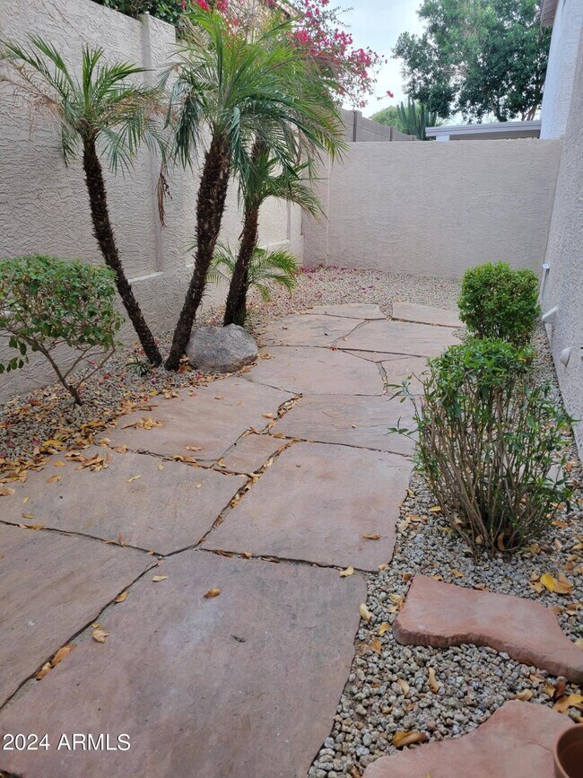 Building Photo - 8930 E Yucca St