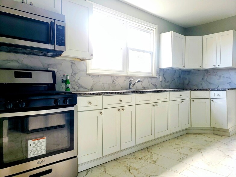 Building Photo - 33 Lafayette St