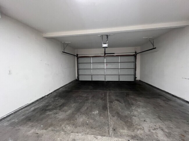 Building Photo - Summerlin 3bd, 2 bath, 2 garage Condo