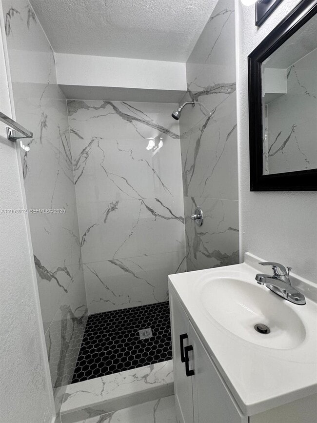 Building Photo - 10710 SW 141st Ave