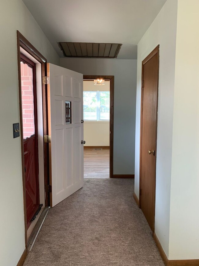 Building Photo - Property on approx 1 acre with lots of upd...