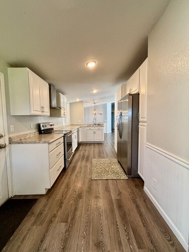 Building Photo - 2212 Lara Ln