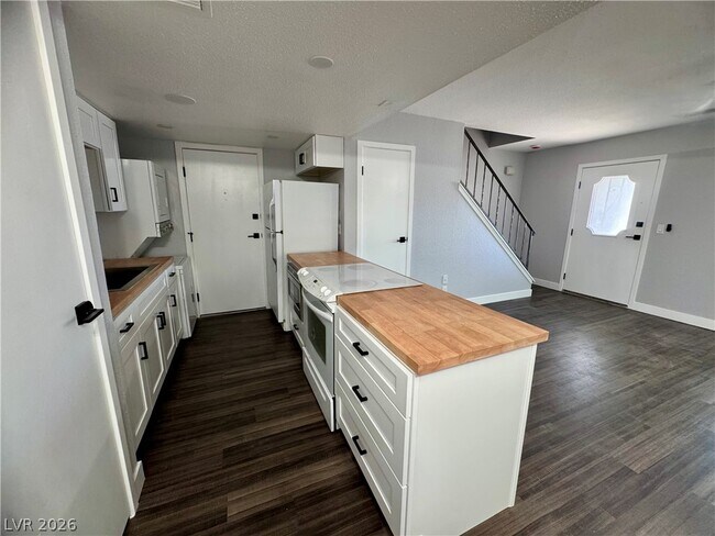 Building Photo - 1441 Dorothy Ave