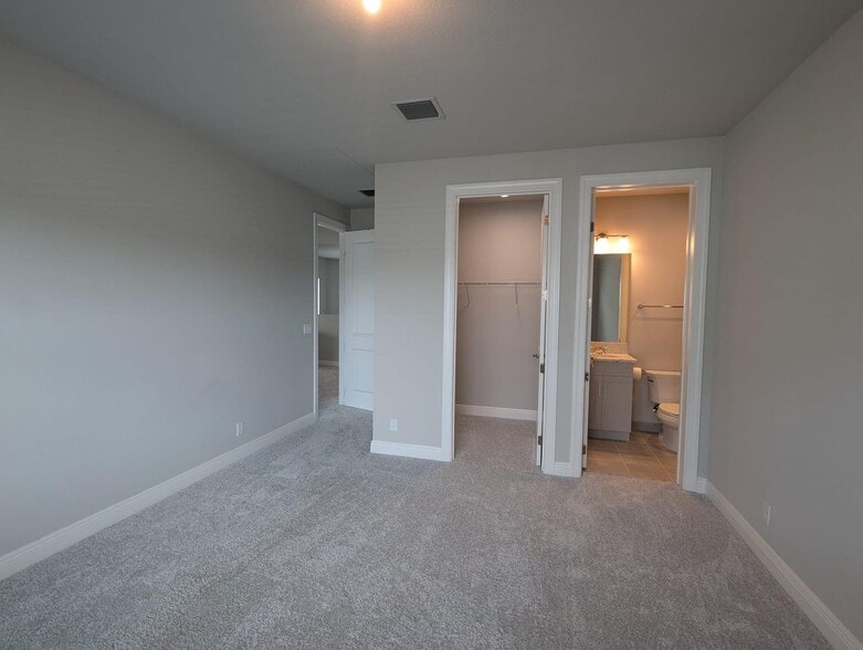 Building Photo - 9292 Crestview Cir